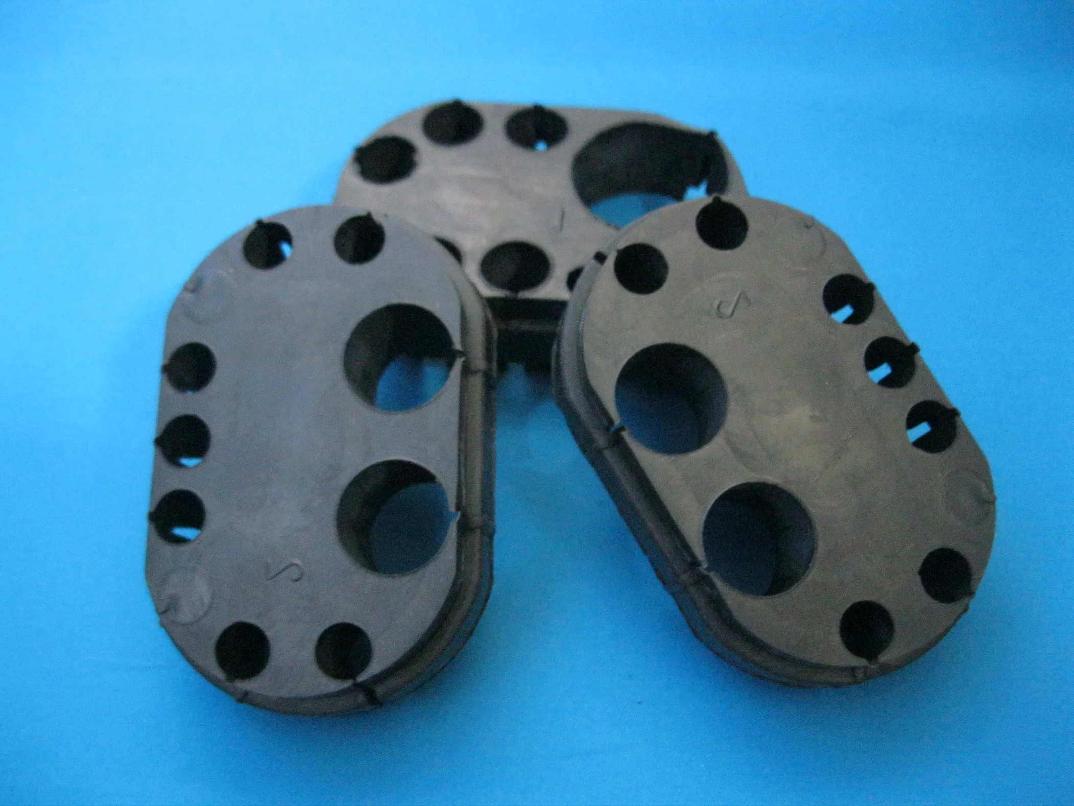 China Manufacture EPDM / NBR/ FKM / Nr Automotive Molded Rubber Parts for King Long Bus