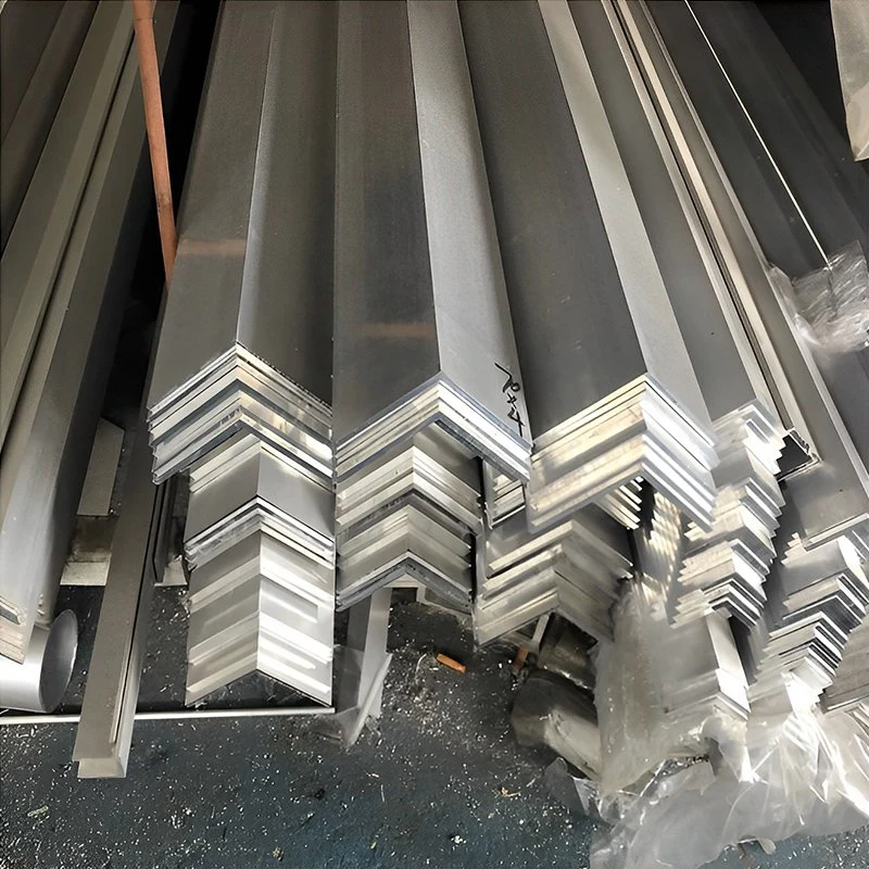 الحديد المدلفن الساخن Ss540 Carbon Gi Angle الخفيفة Steel Bar 150×25X2.5 مم بزاوية 90 درجة من الفولاذ المقاوم للصدأ White Brلفن Angle Steel