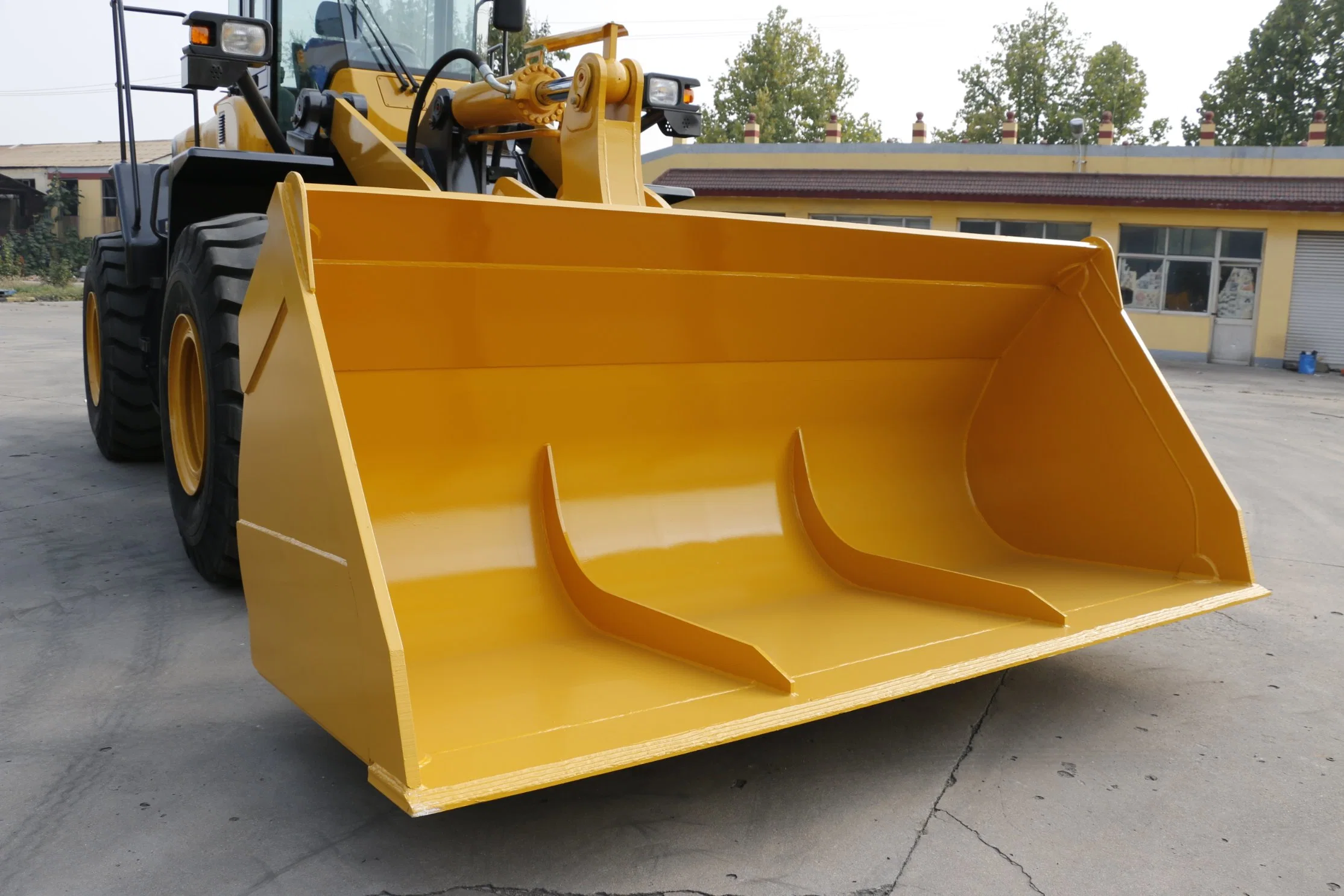 Sdlg Design Lq956 Wheel Loader with Front Shovel 3 Cbm&Steyr Engine&Shangchai&5000 Rated Load&Wet Axle&Rock Clamp&Rear Ripper&Sawing Machine