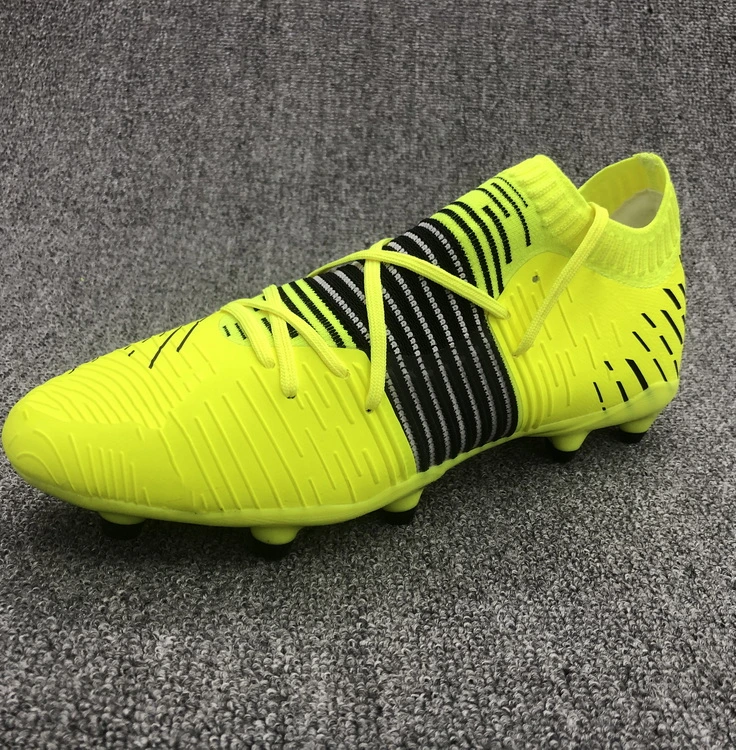 Les hommes chaussures de football OUTDOOR Chaussures de Football de pelouse de la formation des chaussures chaussures de football d'Ongles cassé taille 40-45 Chaussure De Pied