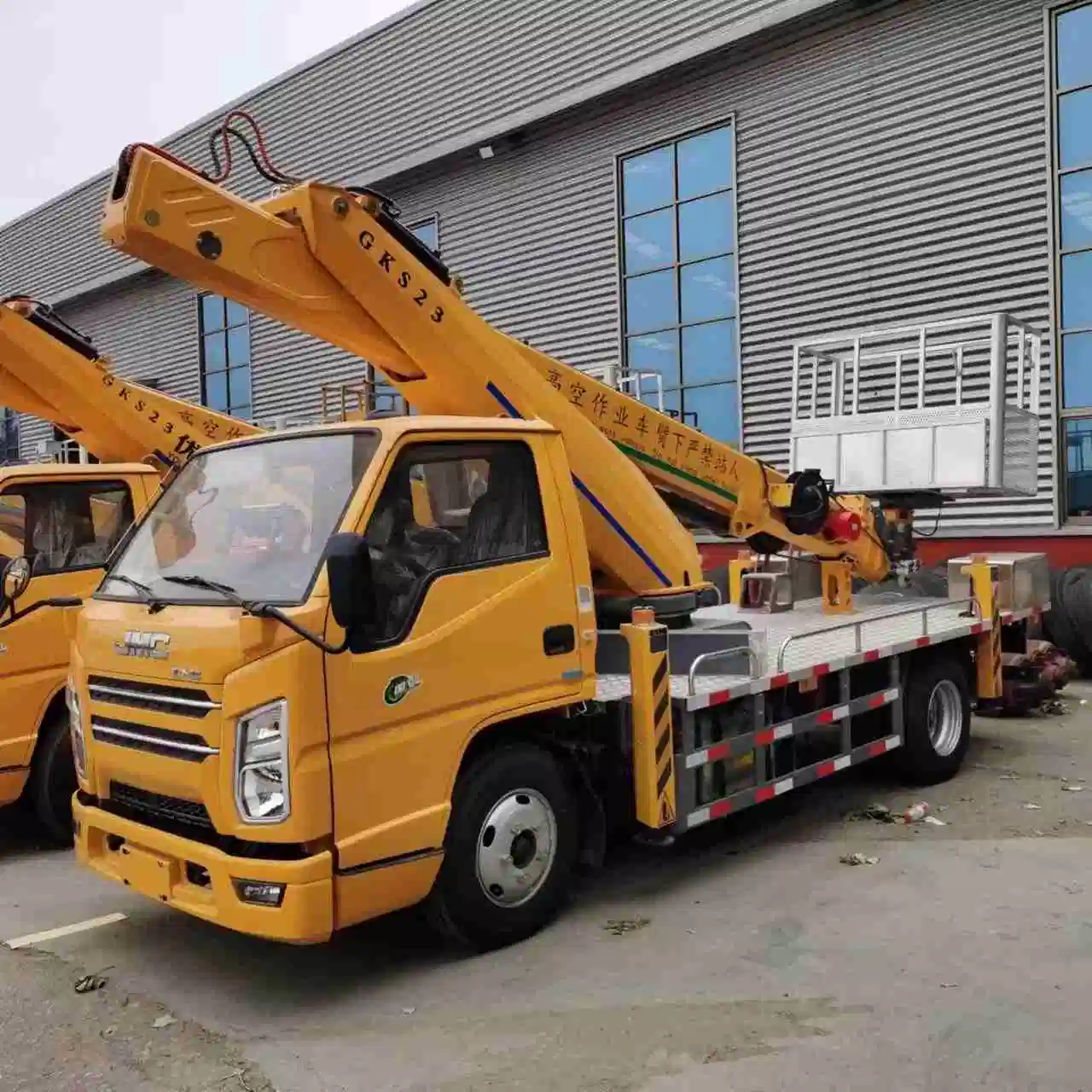 Chinois principal Exportateur 5m3 Aerial Ladder Fire Fighting Truck