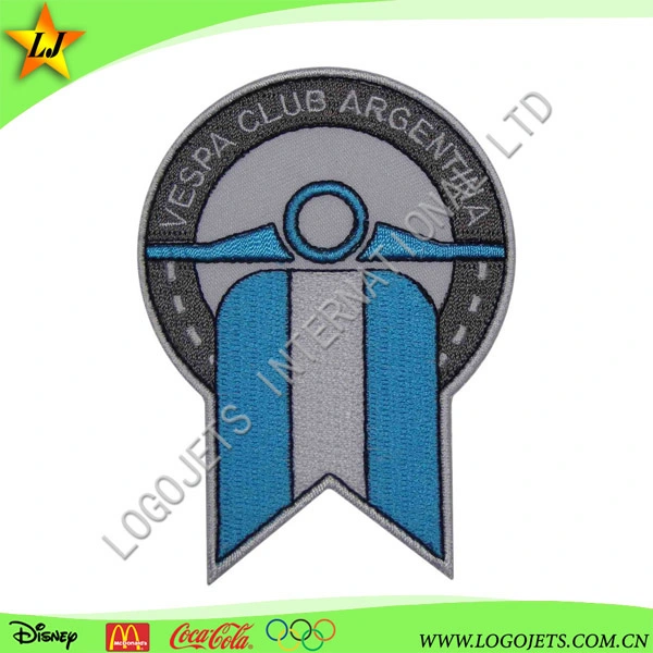 China Manufacturer Hot-Selling 3D Effect Beautiful Design Clothing Embroidery Patch