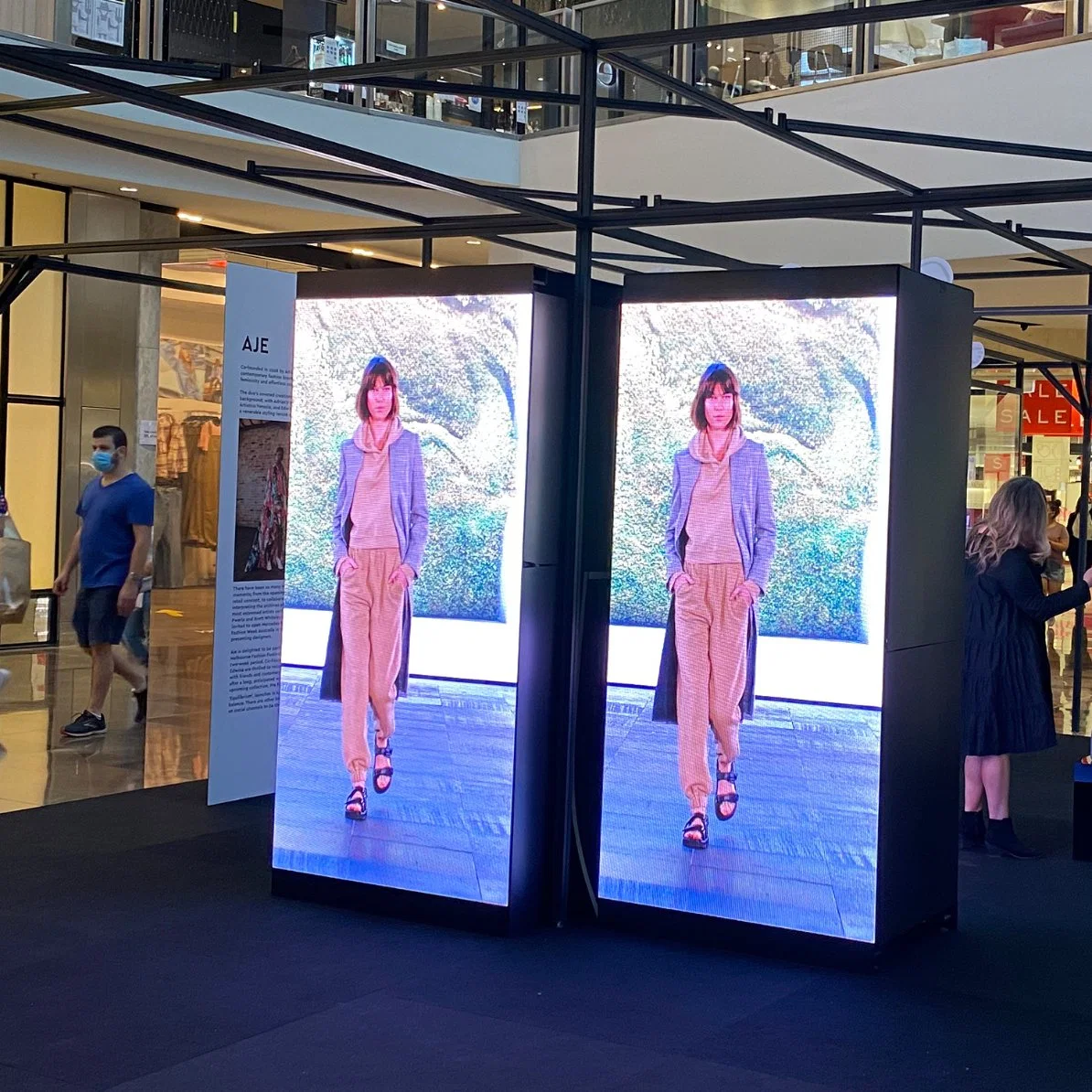 Custom Indoor Display Video Wall Digital Signage and LED Display