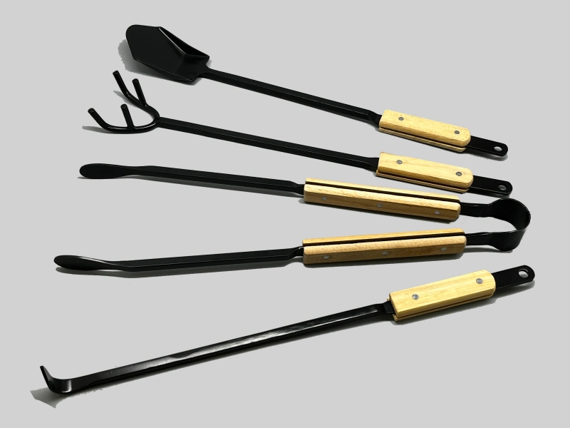 Fabricante de churrasco acessórios 4 pedaço Churrasqueira Utensílios Conjunto de Ferramentas de cozinha exterior Grill Pega de madeira Ferramenta churrascos define