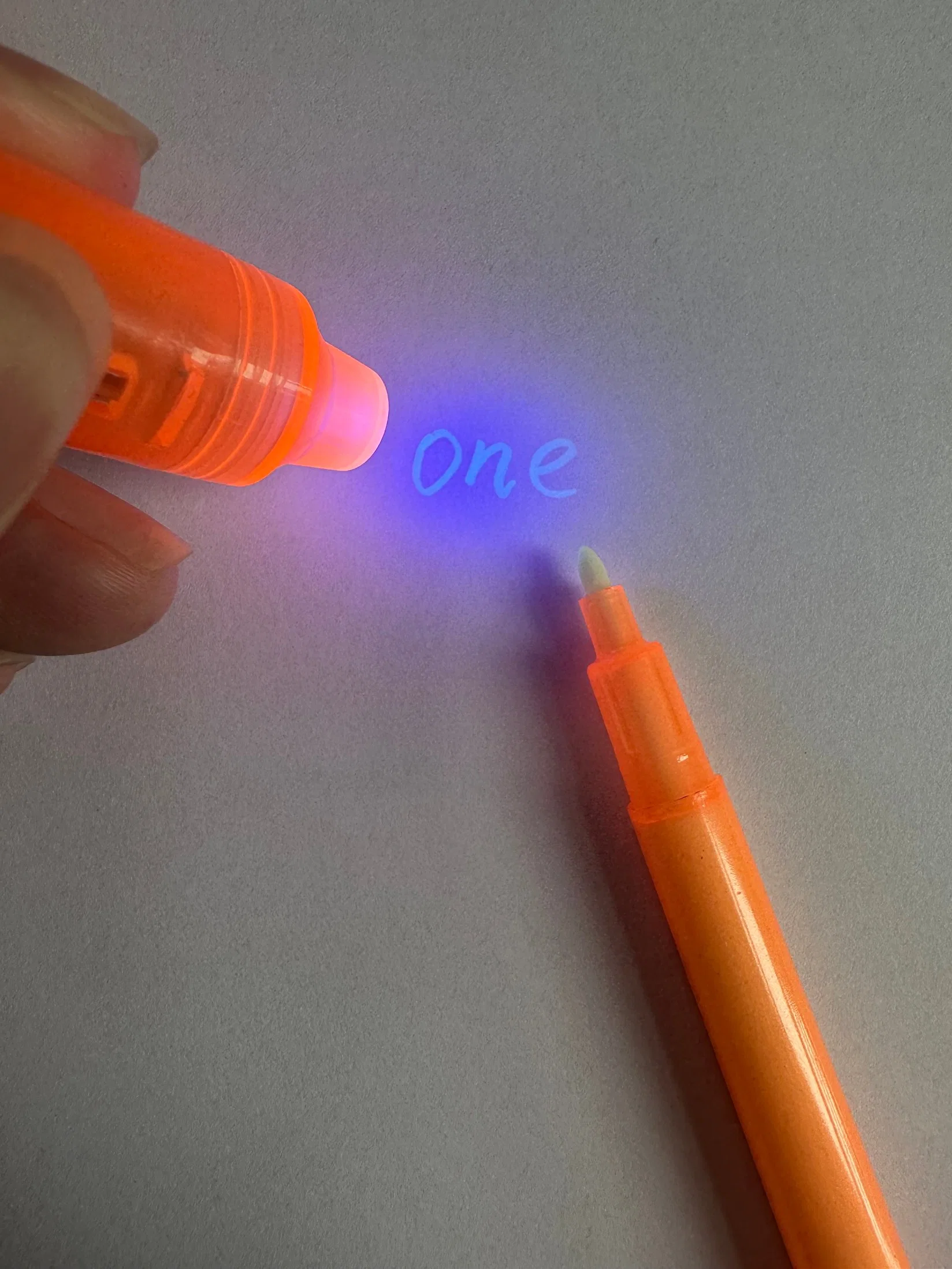 Stylo d'encre invisible, stylo, stylo d'encre invisible de disparition avec UV Light Fun activité divertissement pour message secret et godies godies sacs Toy