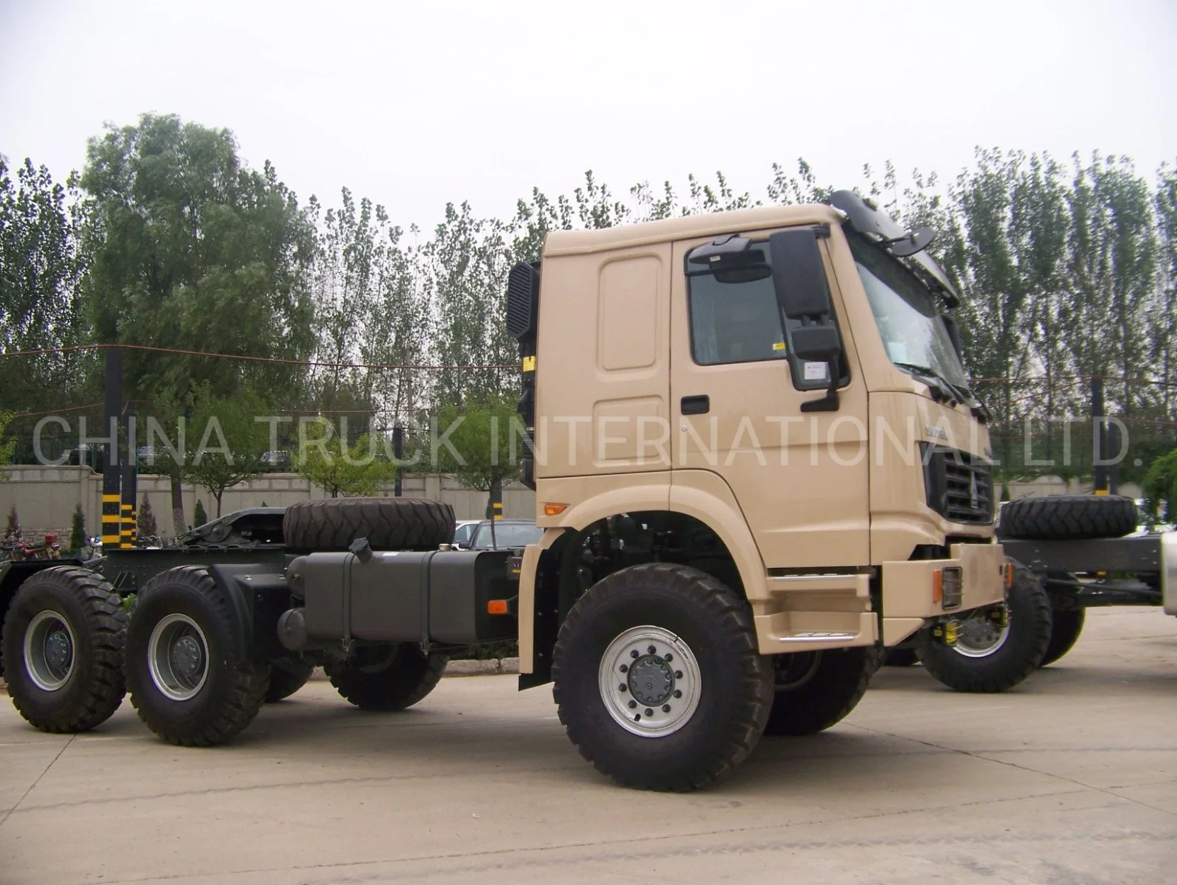 Sinotruk HOWO 380HP 6X6 All Wheel Drive Tractor Truck