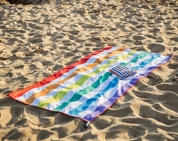 Serviette de bain en microfibre personnalisée en gros Serviette de plage pour une utilisation multifonctionnelle.