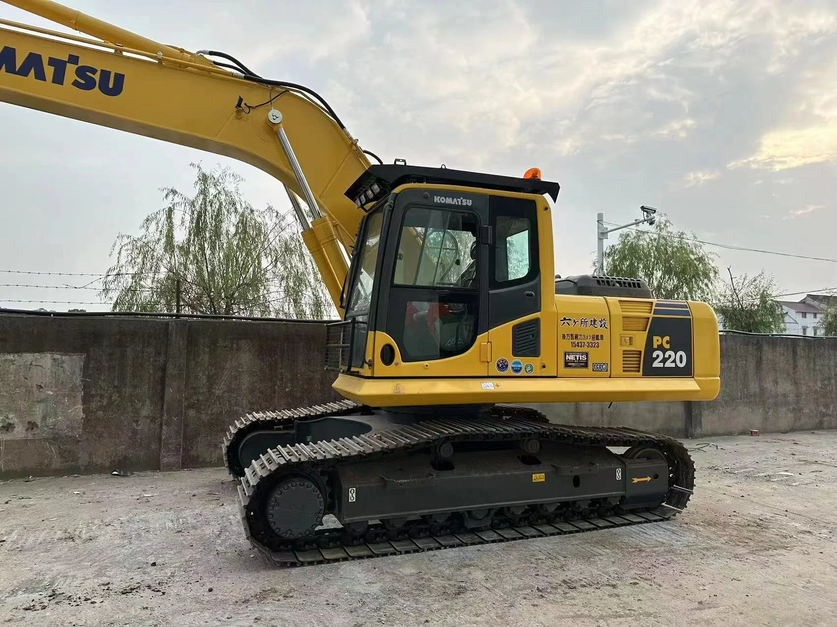 استخدمت الحفارات PC220-8 Komatsu PC220-8 للبيع في شنغهاي لنقل الأرض الماكينات بحالة جيدة ساعات قليلة