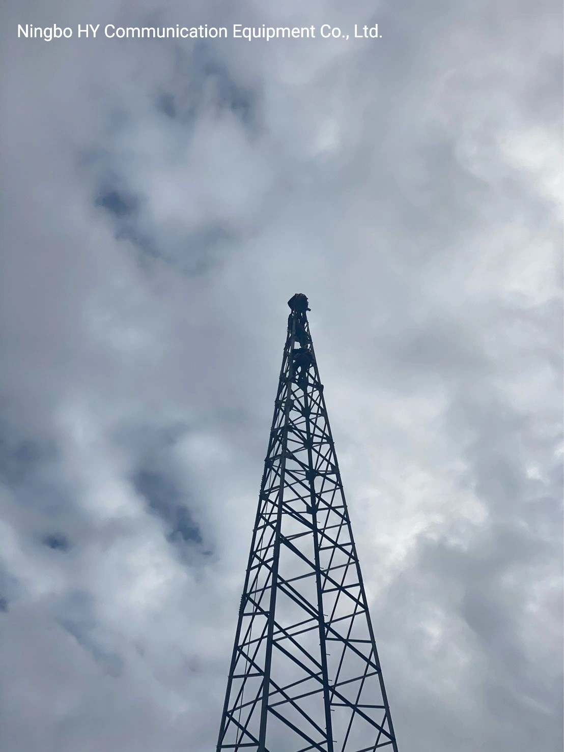 Torre de TV móvel de aço galvanizado autoportante em forma de triângulo de aço com suportes para WiFi e TV.