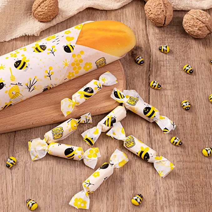 100 PCS Bee Day Wax Paper for Food, Wax Paper Sheets Sandwich Wrap Paper Deli Wraps, Waterproof Oil-proof Picnic Basket Liners con patrón de abeja para la mano de la cocina