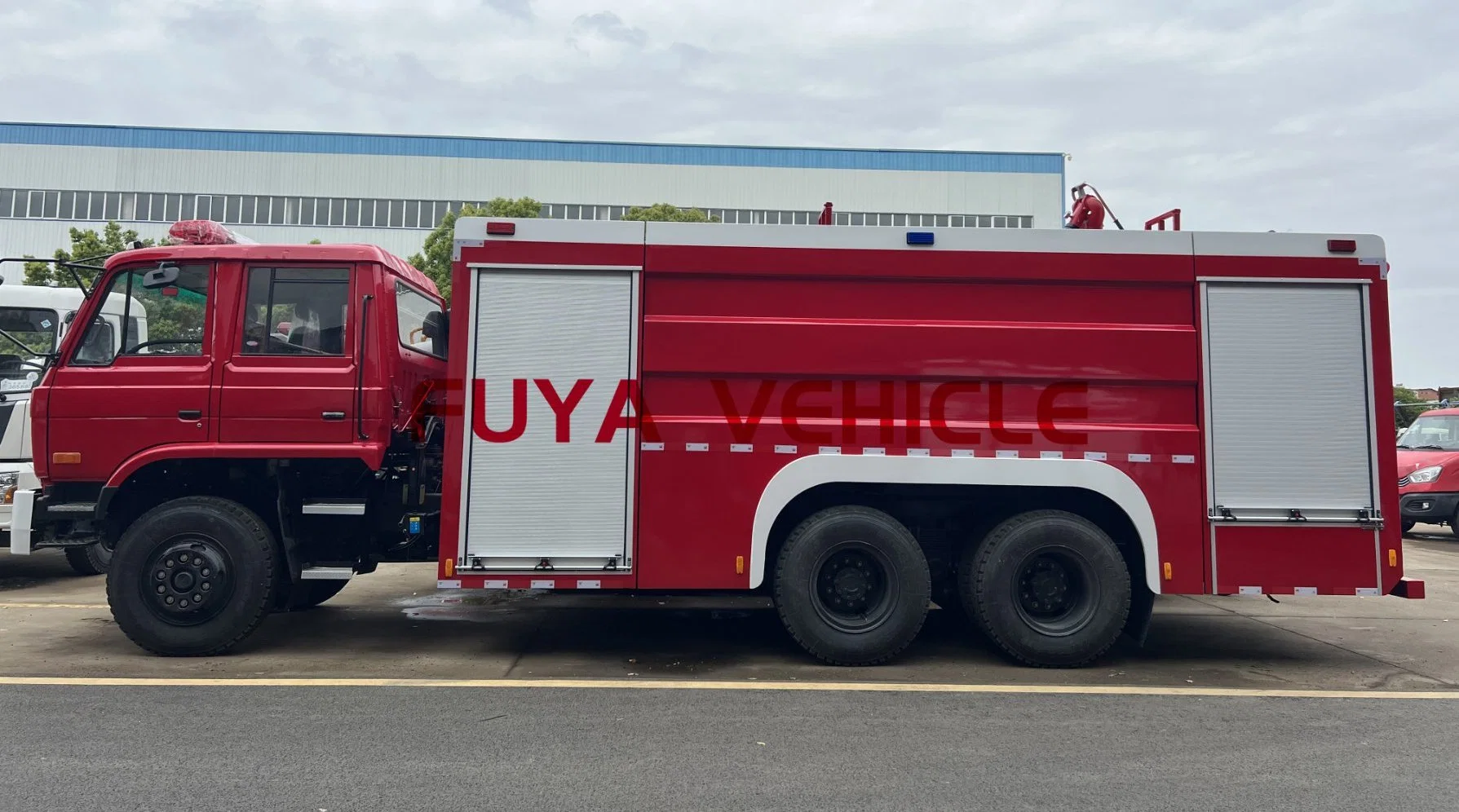 Dongfeng mousse d'eau pour usage intensif combinée 12000litres 12m3 lutte contre les incendies Chariot/camion à moteur d'incendie