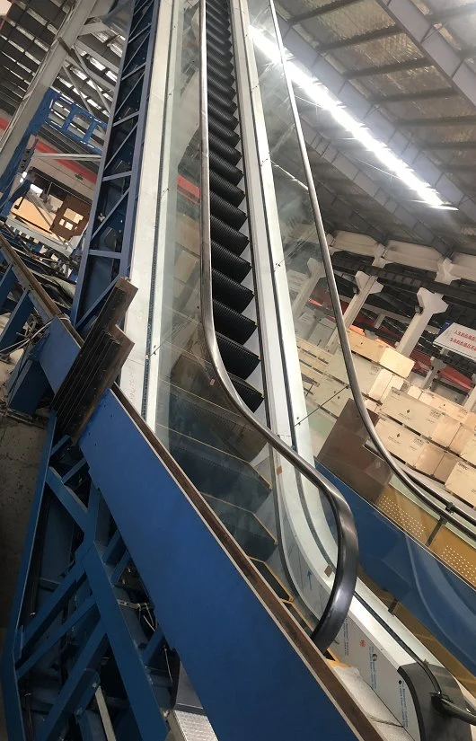 Escalera mecánica comercial con 30 grados de 1000mm de ancho de paso de Control Vvvf