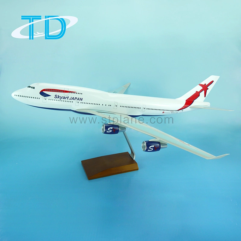 Модель самолета Boeing 747 1/100 полимера моделей