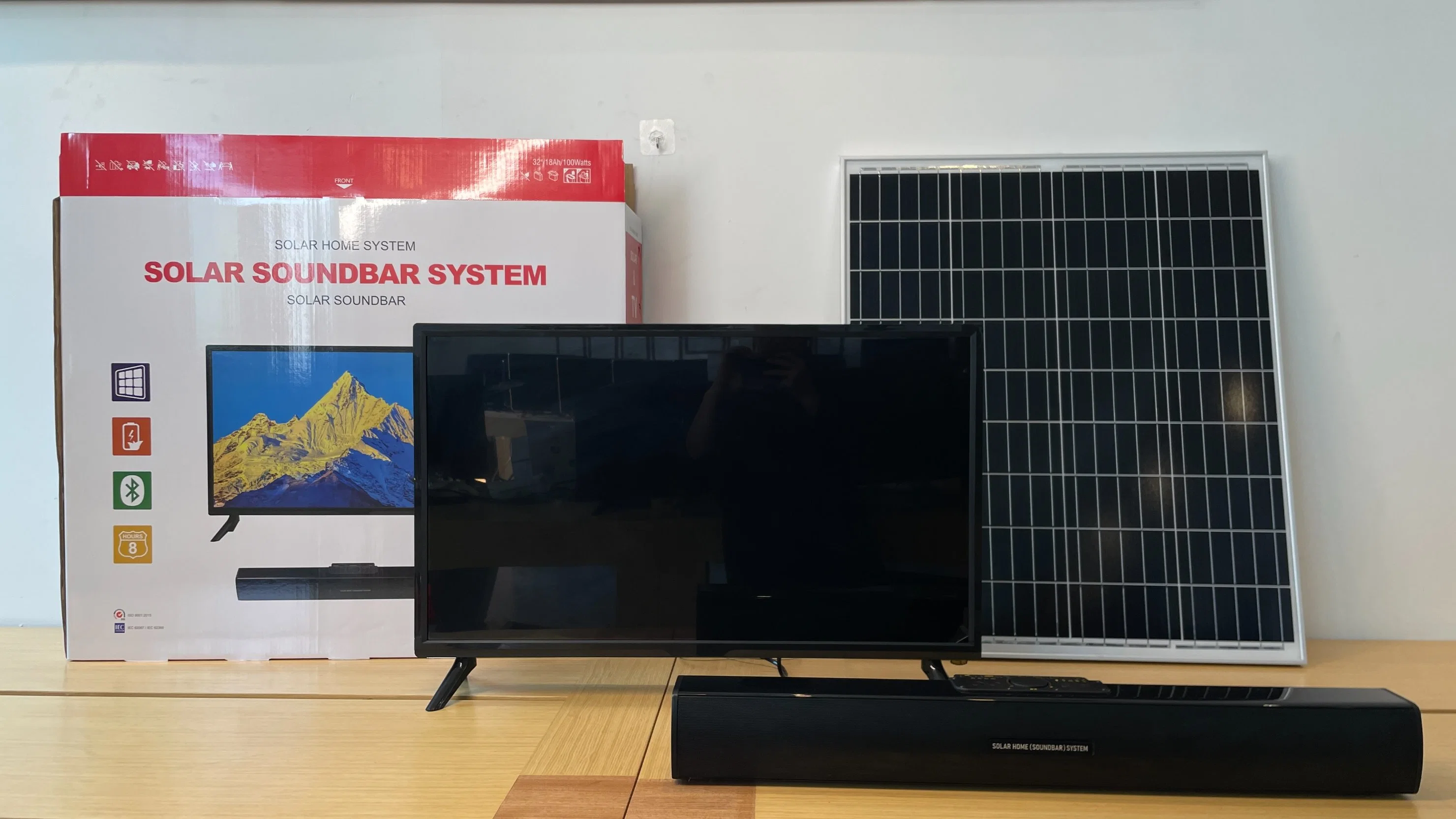 precio de fábrica de 32 pulgadas OEM Sound-Bar Solar el sistema de televisión para el hogar Sistema Solar TV ventilador + + + lámparas portátiles altavoces para la vida al aire libre