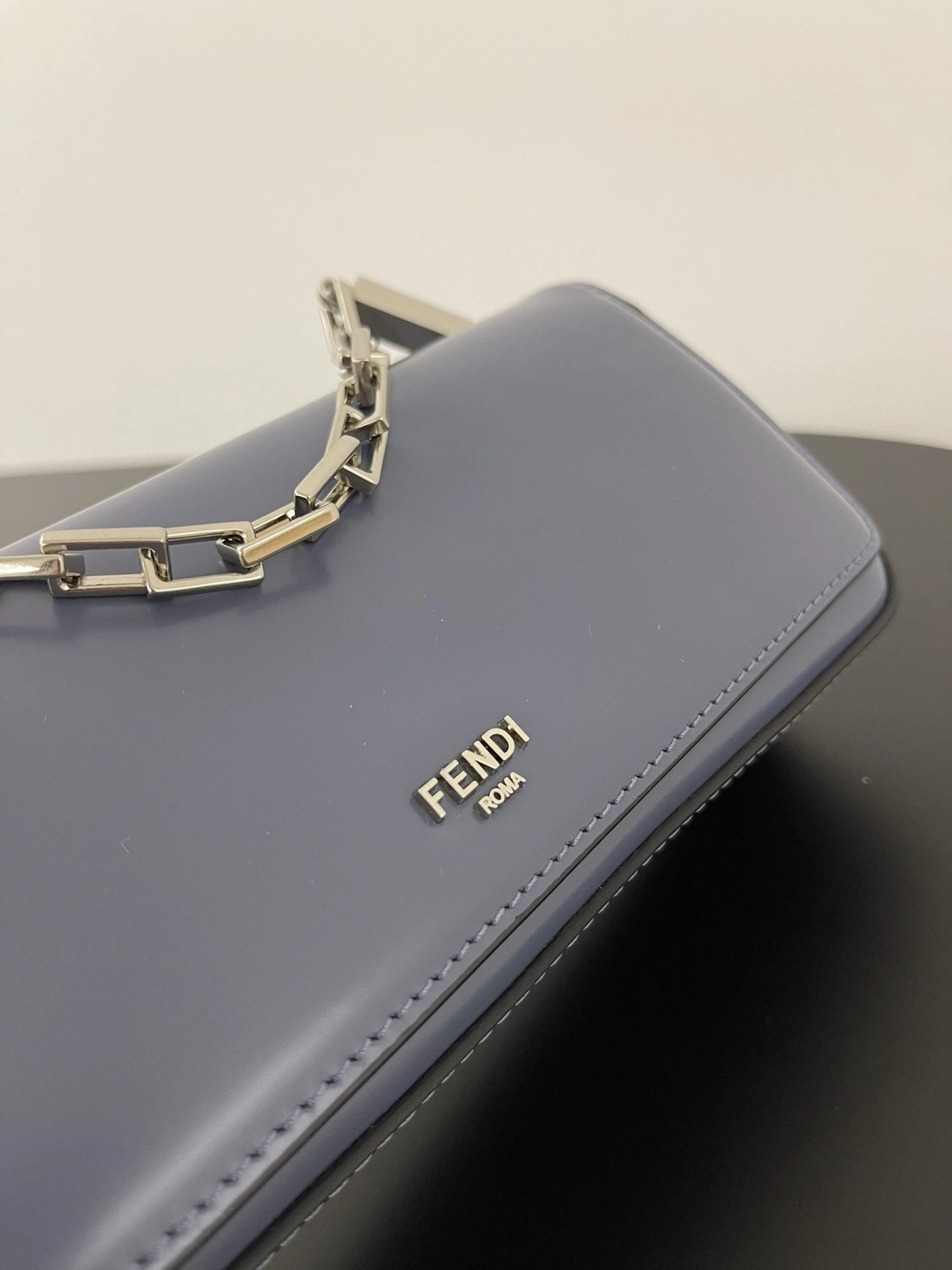 Mirror Chain Handbag with Lipstick Inside Clamshell