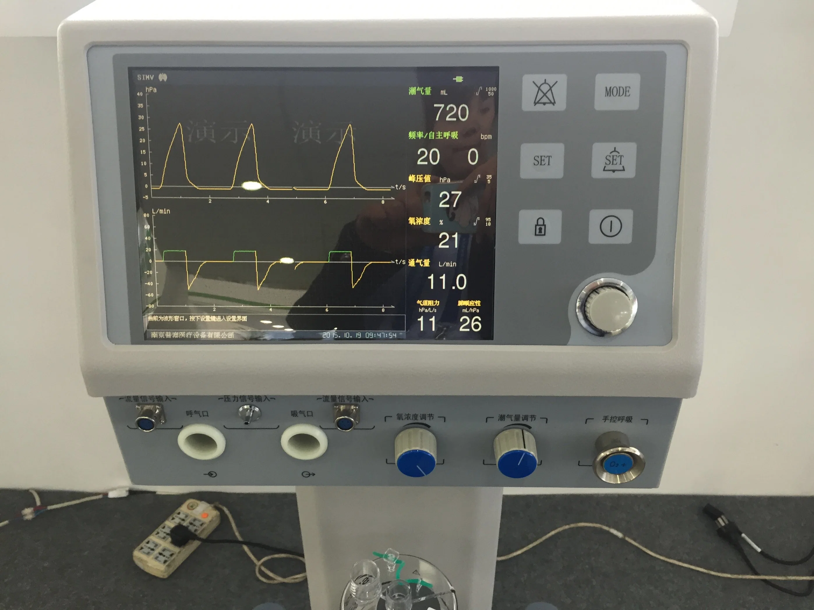 China Supplier Best Price Medical Ventilator Breathing Apparatus Hospital Machine