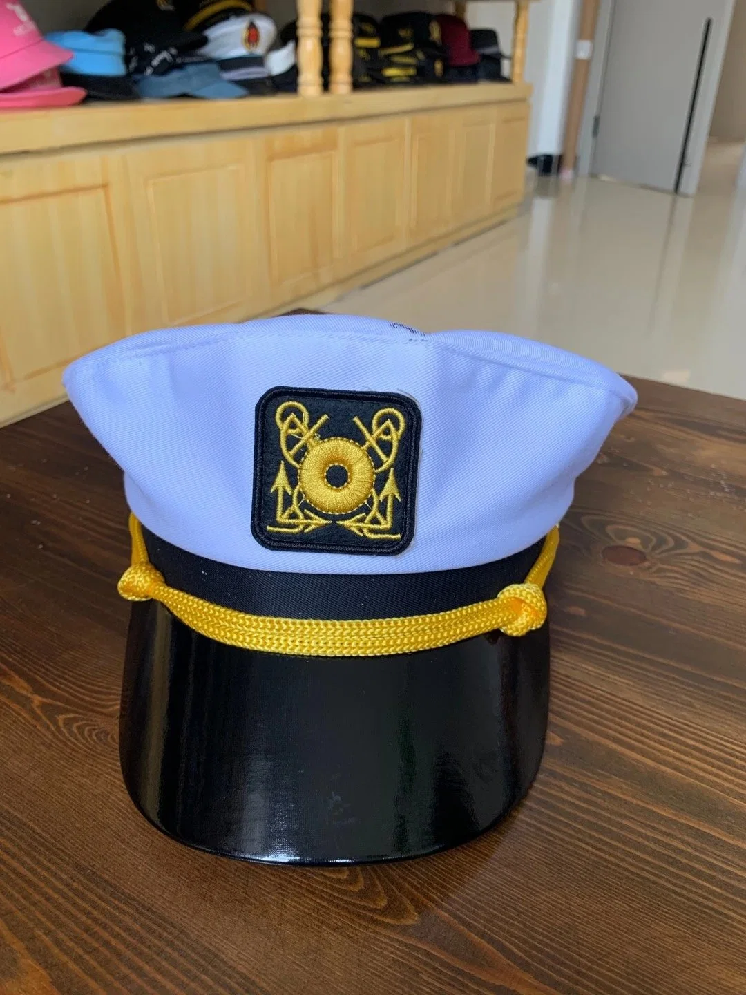 Estilo de las tropas de estilo de la policía de estilo militar con sombrero de ala