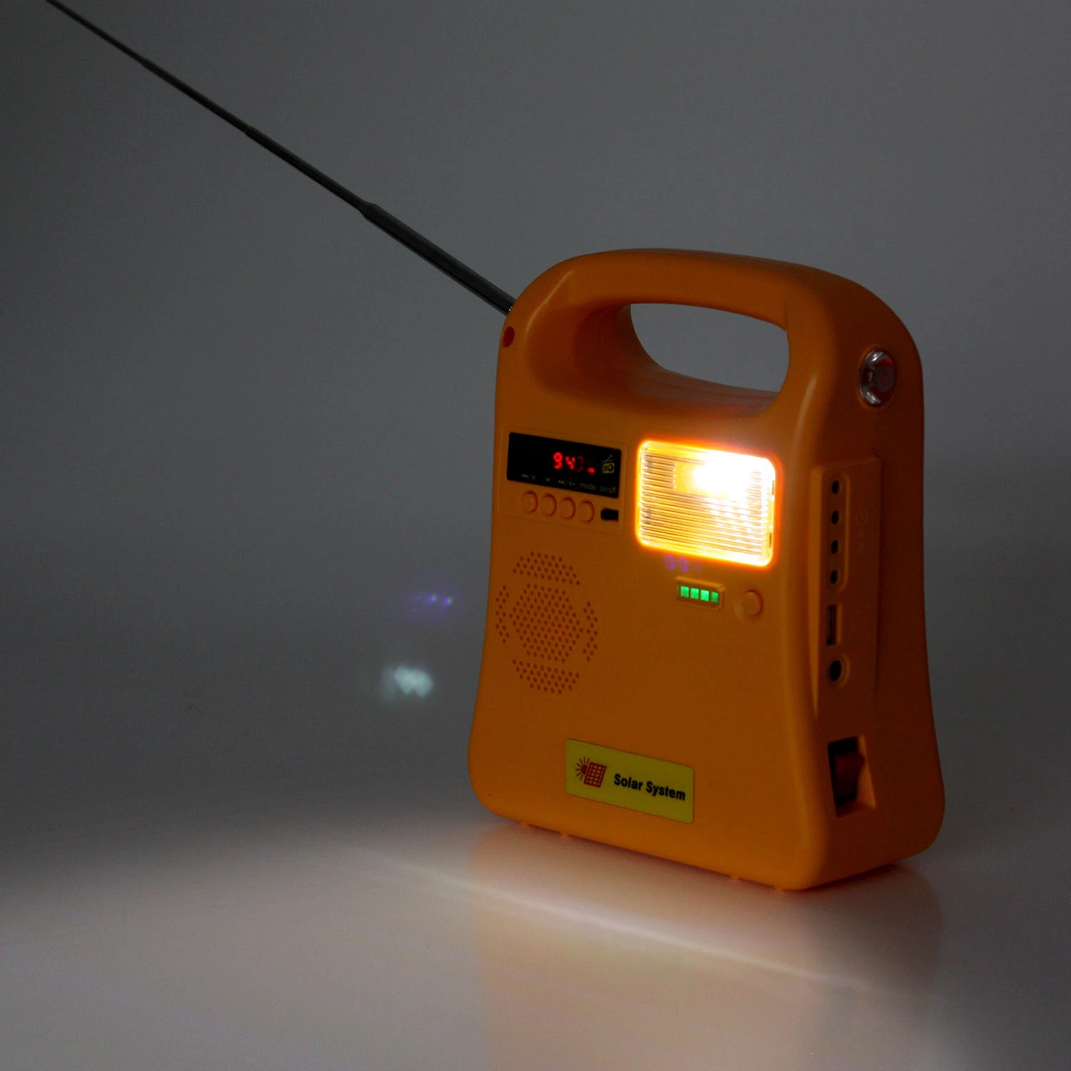 Lâmpada de iluminação de LED do painel solar a energia solar Novo Kit de energia solar com rádio FM/MP3 Hotsale