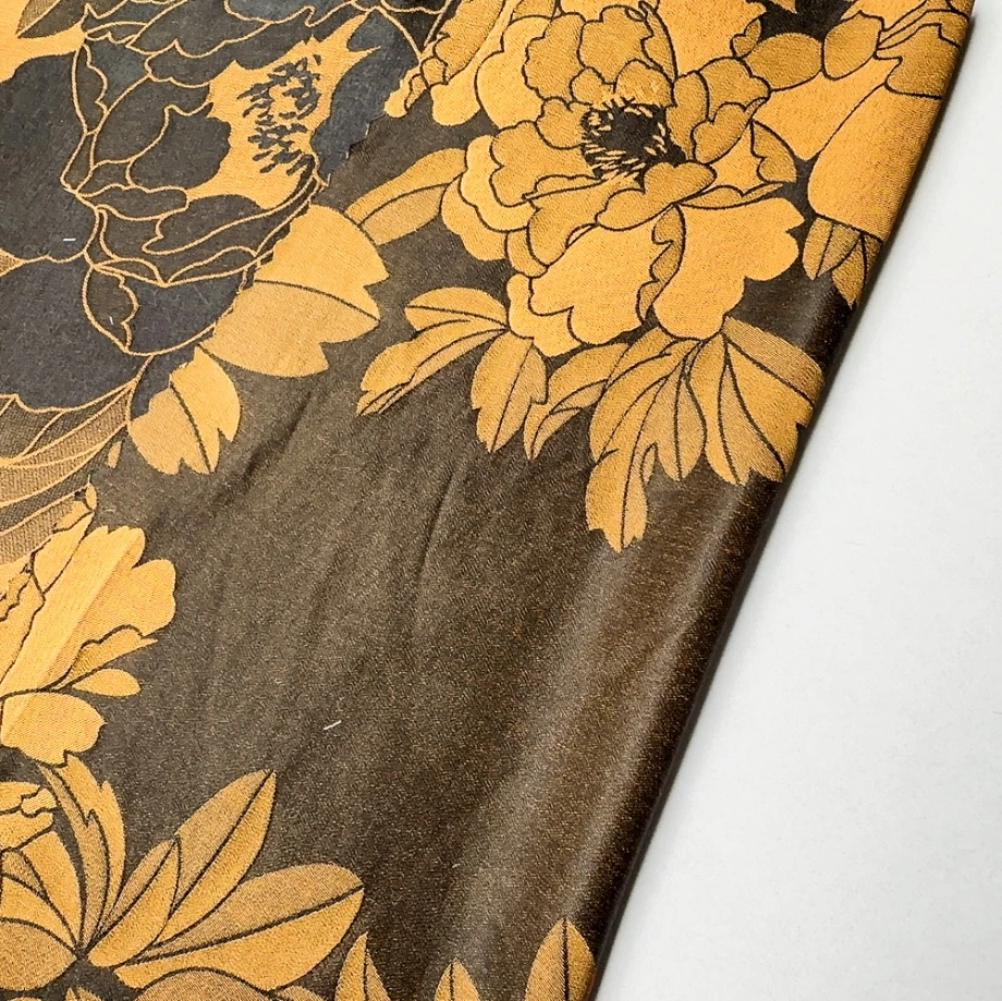 Pure Silk Wholesale/Supplier Peaceful Material Printed Satin Silk Fabric with Smooth Feeling