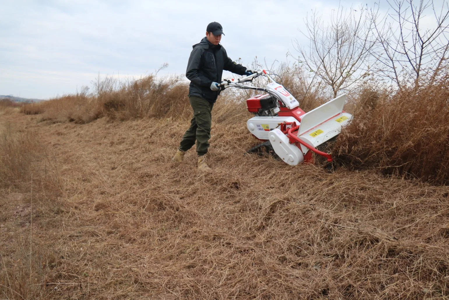 Gasoline Petrol Crawler Mower Grass Cutting Lawn Mower Weed Cutter Garden Tool