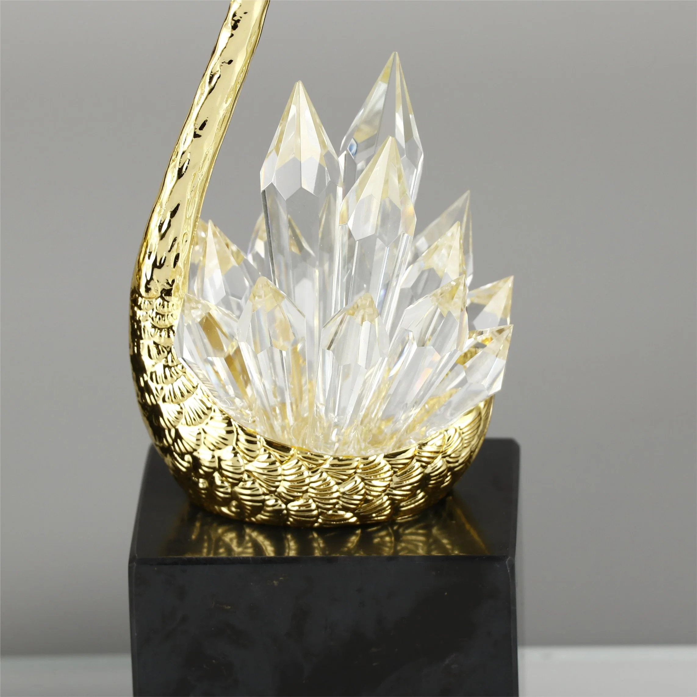 Style européen en laiton simple et magnifique artisanat en verre de cristal cygne.