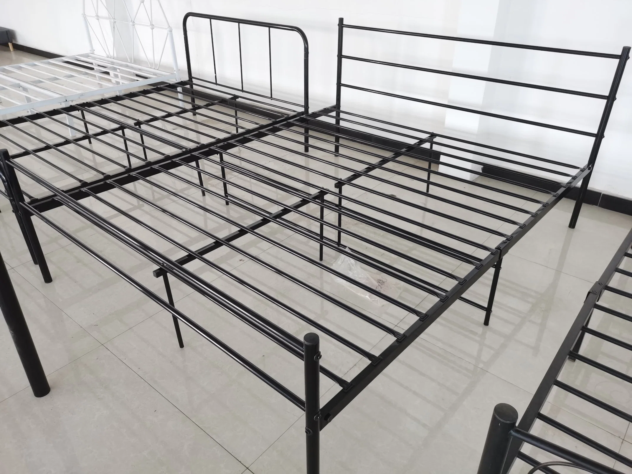 Cama de plataforma metálica tamaño queen con cabecera de acero Premium Soporte de tablillas