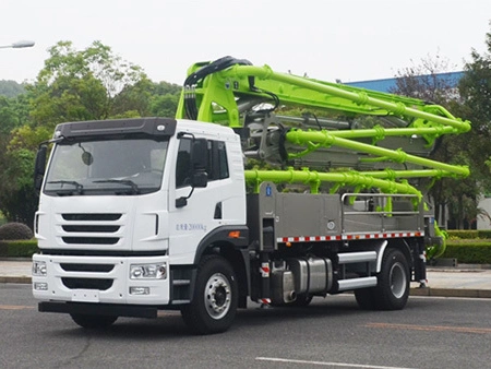 Pompe à béton montés sur camion Zoomlion pour 47X-5rz 47m de béton