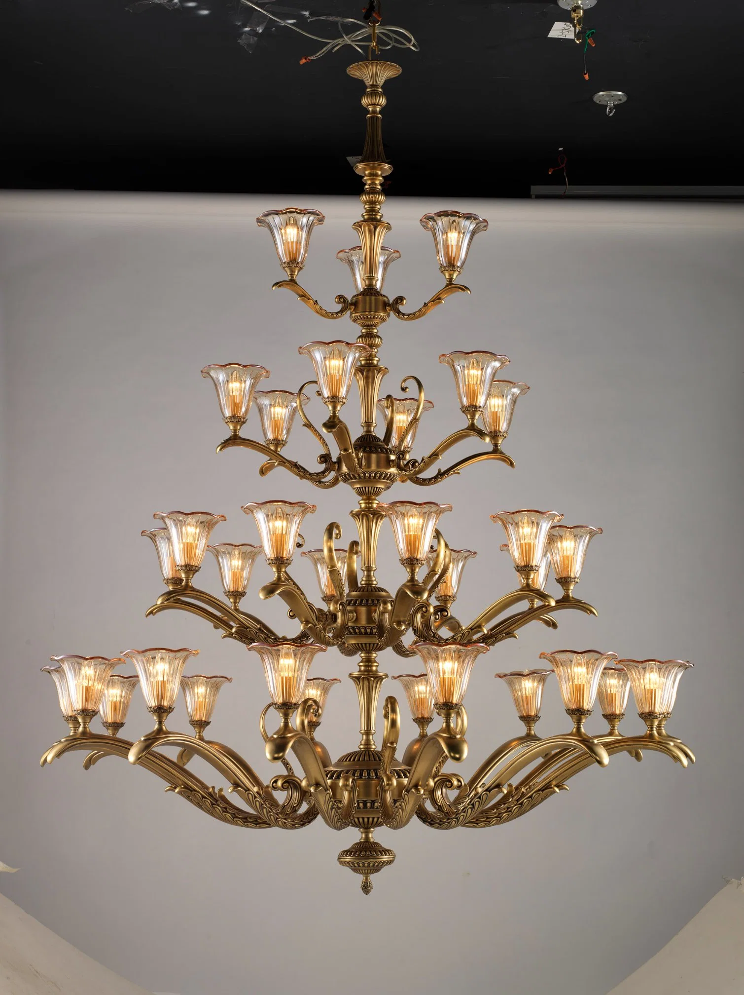 American Classic CE Copper Golden Glass Brass Chandelier Decorations Hanging Lights Fixtures Decorative LED Candle 8 Heads Pendant Lamp for Villa Hotel Castle