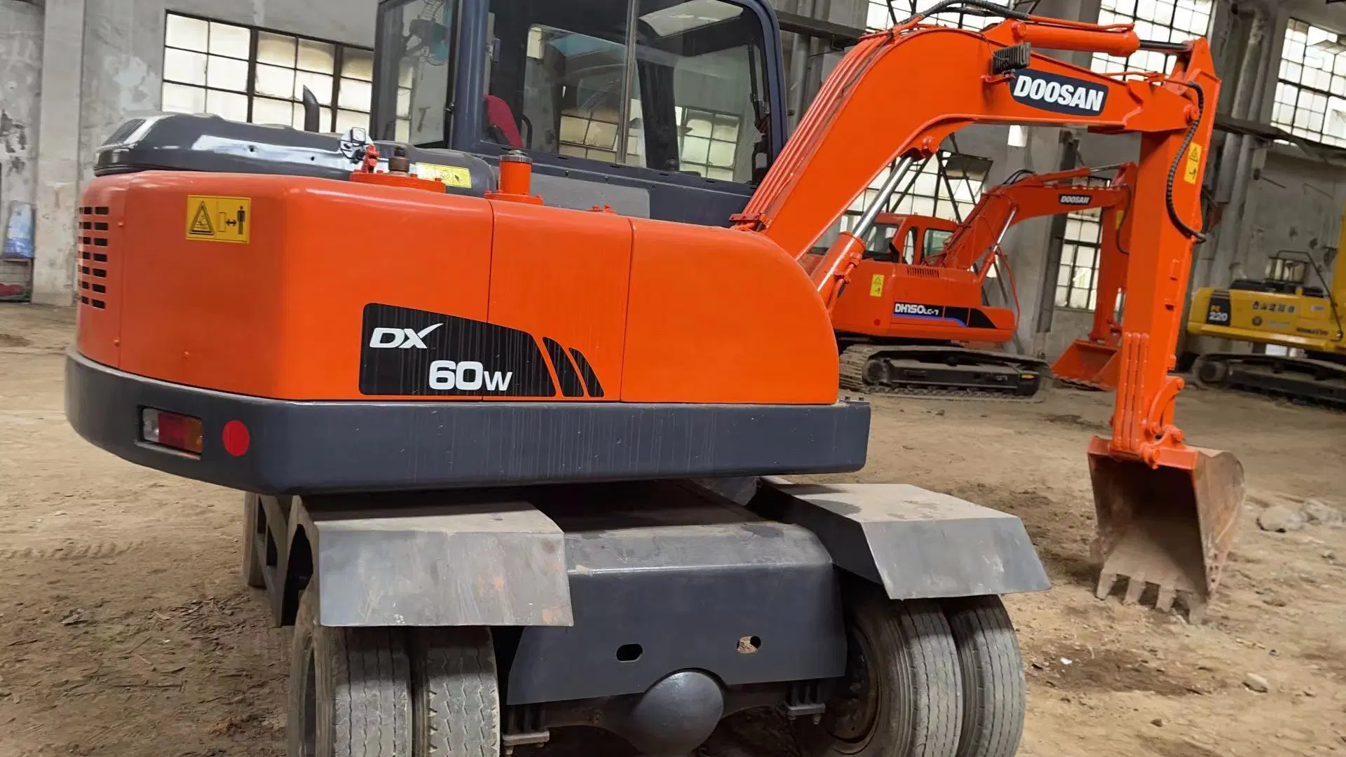 Колесный экскаватор Doosan Dx60W высокой производительности