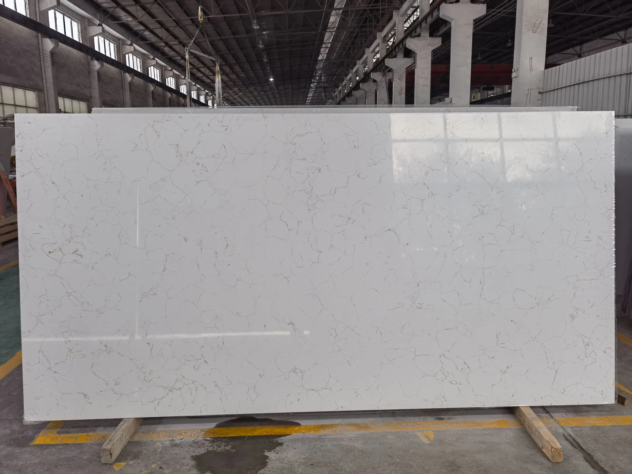 Los materiales de construcción Cararra vetas de oro blanco de la encimera de piedra de cuarzo Artificial/Tabla/cuarto de baño