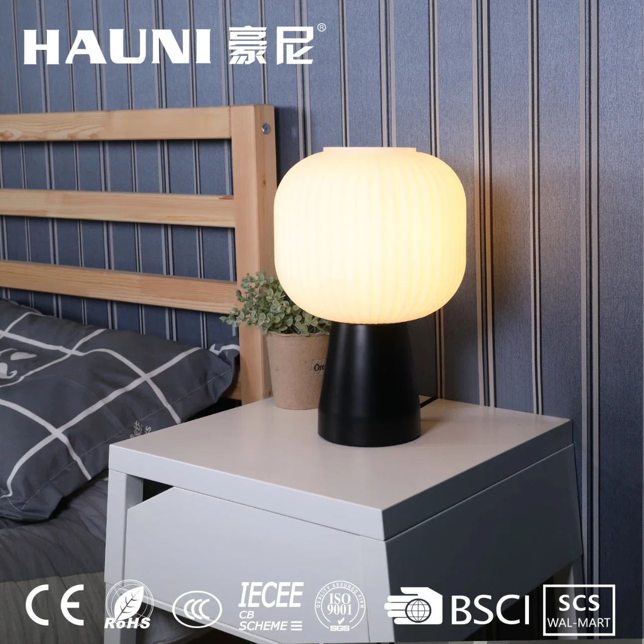 Classic Design Metal Glass Living Room Bedroom Decorative Simple Table Lamp