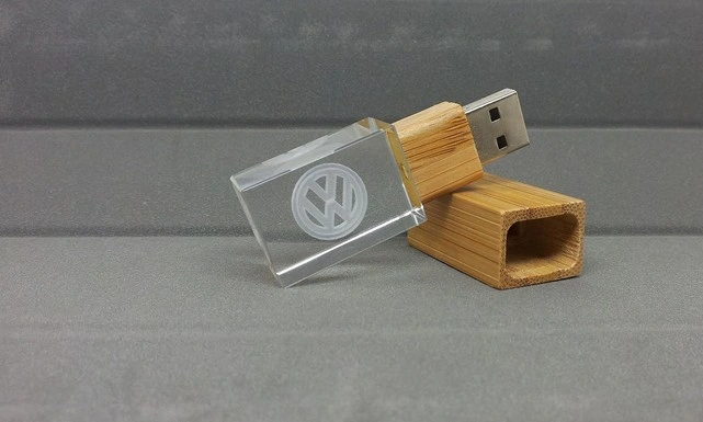 Wooden Material Cover Bottle Design USB 8GB