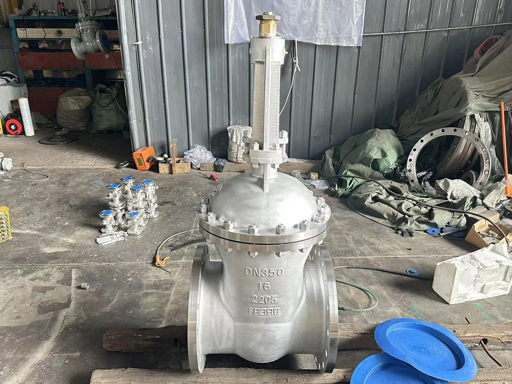 Stainless steel gate valve Z41W-16P manual open rod flange connection