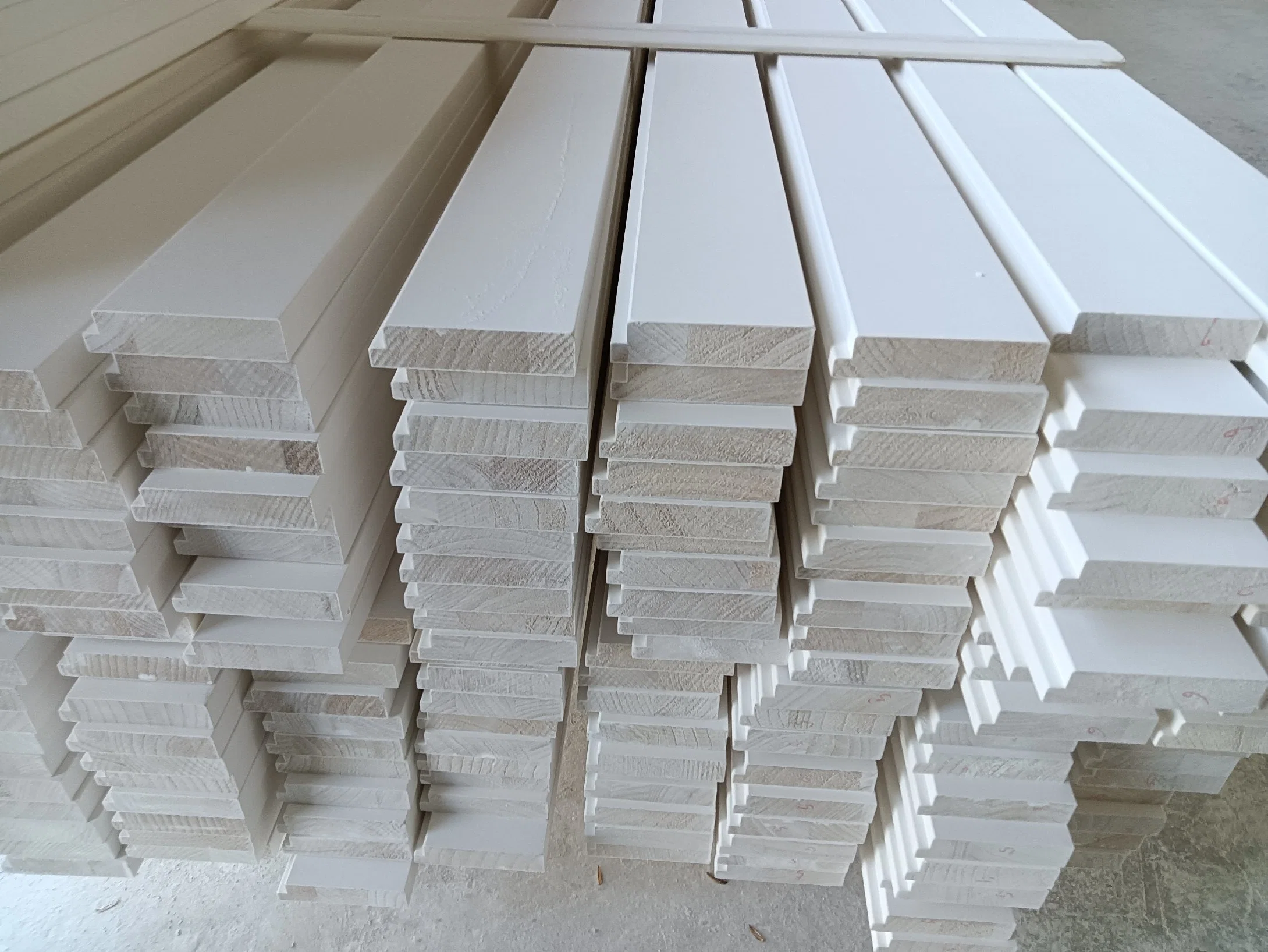 Primed Wood Moulding White Flat Surface Wood Board