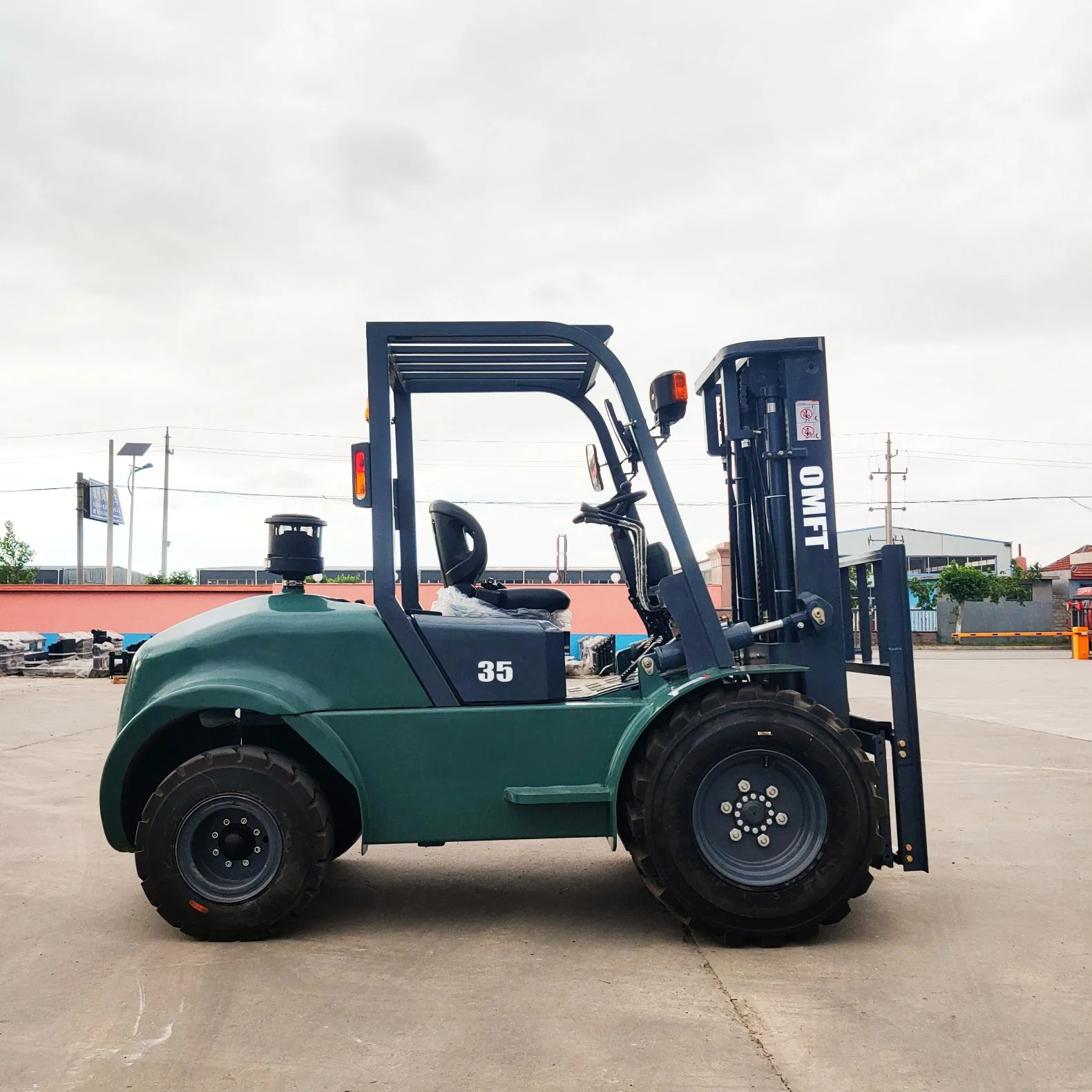 4WD 2.5 Ton Rough Terrain Diesel Forklift Truck 2.5t