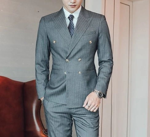 Bespoke Clothing Men 3 Piece Suit Double-Breasted Striped Suit for Many Ocassions Garment