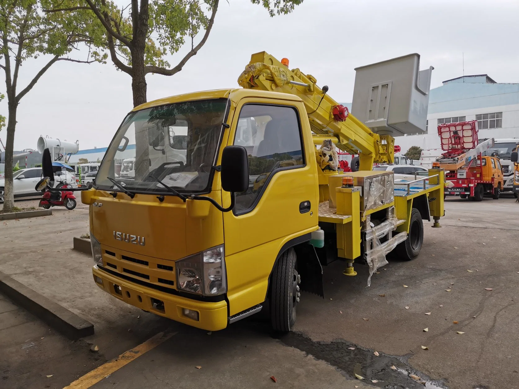 Japanese Brand 14m Hydraulic Aerial Platform Truck for Man Lift