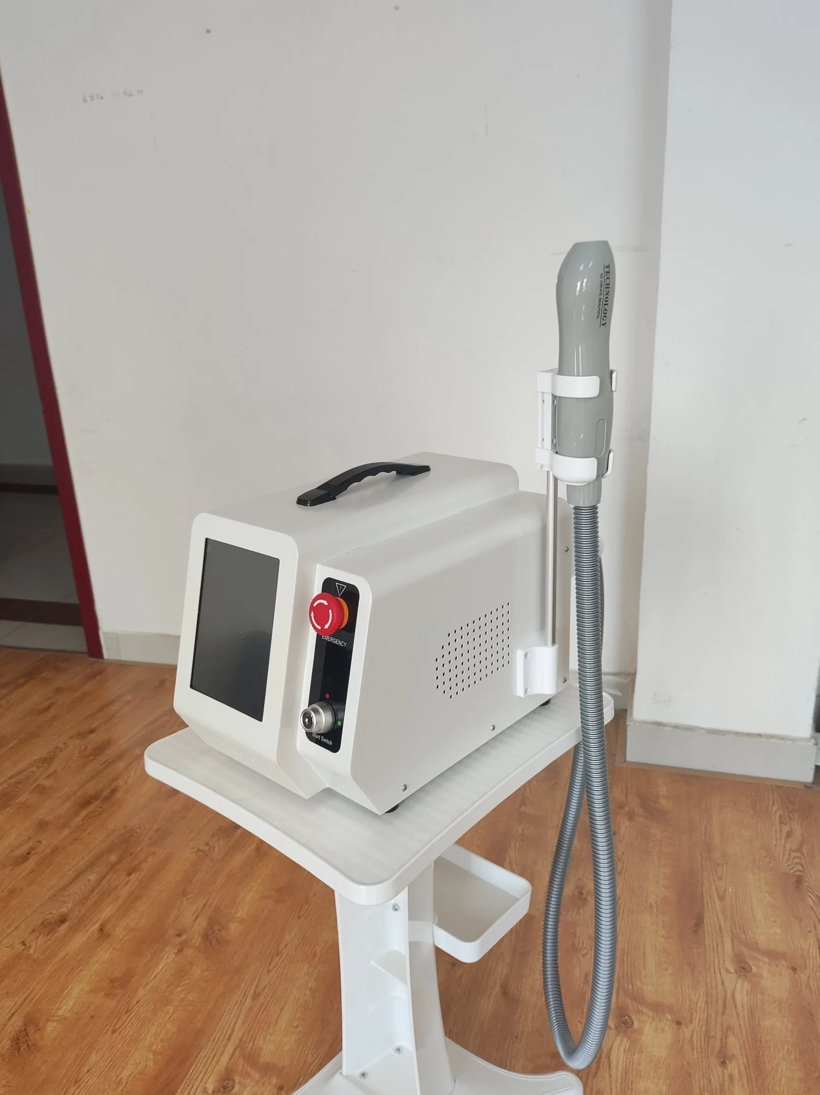 Multi-Function Desktop CE Approved 2023 Portable Q Switch ND YAG Laser Machine