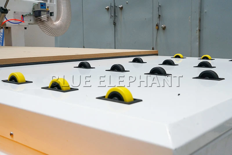 Blue Elephant CNC Professional 1325 Multi Spindle CNC Router para Venta de muebles de madera en Perú