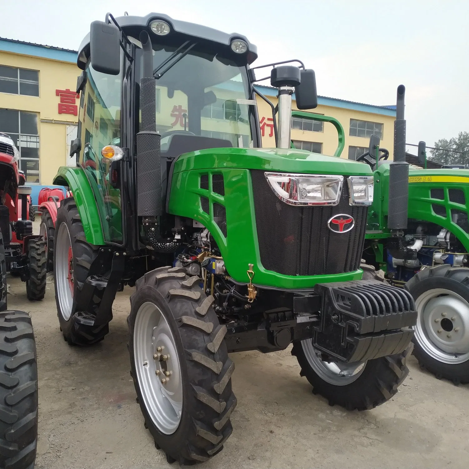 China Tractor Brands Taihong 90HP Transportation Tractors Four Wheel Tractor 904