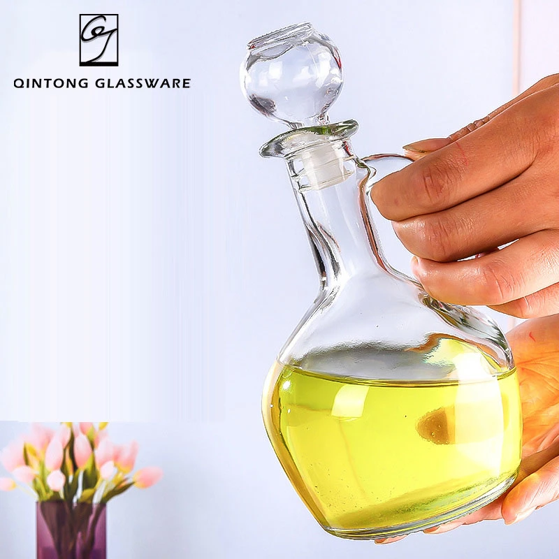 Wholesale/Supplier 190ml 250ml 350ml 450ml 6oz 8oz 12oz 15oz Transparent Sauce Vinegar Oil Dispenser Oil Glass Bottle with Unique Design Handle