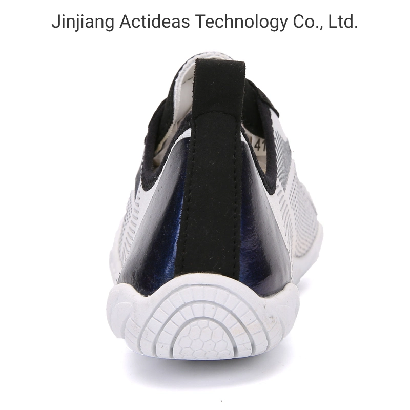 La Chine piscine personnalisées en usine de chaussures de l'eau de Design de Mode de couleur blanche les chaussures de plage pour les hommes