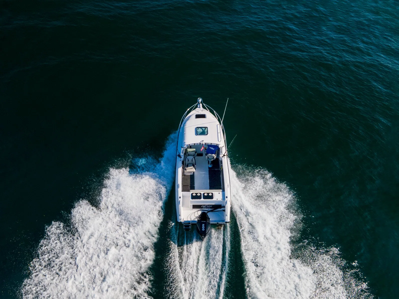 Reflex 24 PIES de pesca de fibra de vidrio Trabajo de yate / barco de pesca Equipado con Fishfinder