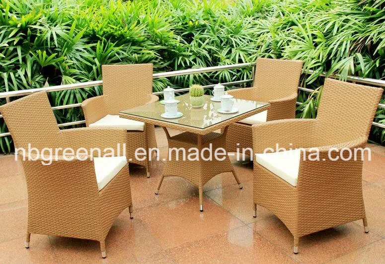 4 Person Patio Wicker Tischstuhl Rattan Outdoor-Essmöbel Gartensets