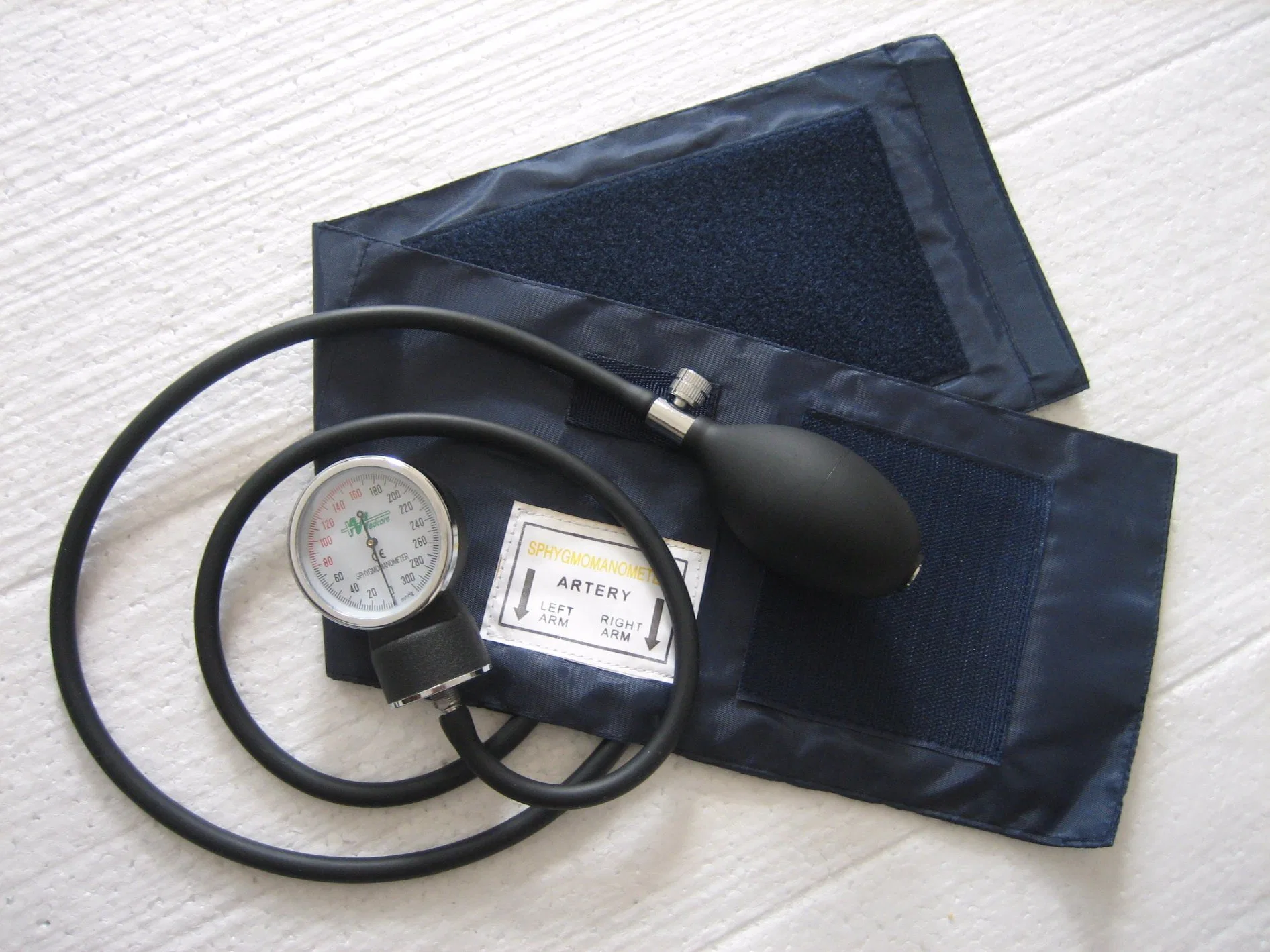 High quality Professional Blood Pressure Monitor Adult Deluxe Aneroid Sphygmomanometer with Black Cuff and Carrying Case