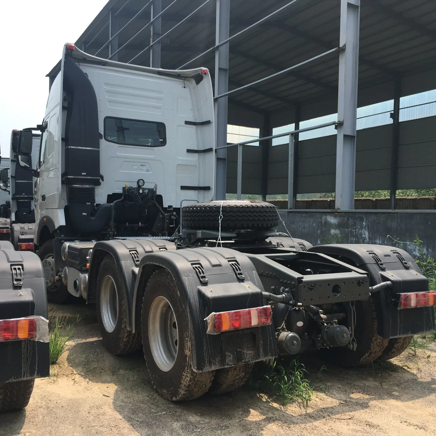 Honest Suppliers for Sale, Used Tractor Sinotruk HOWO 6X4 Trailer, Low Price