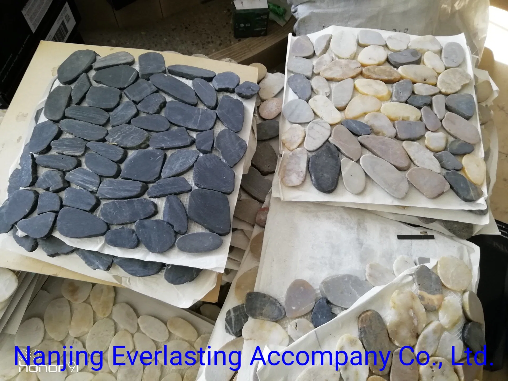 Backmeshed Natural Sliced River Stone Pebbles Shower Tiles