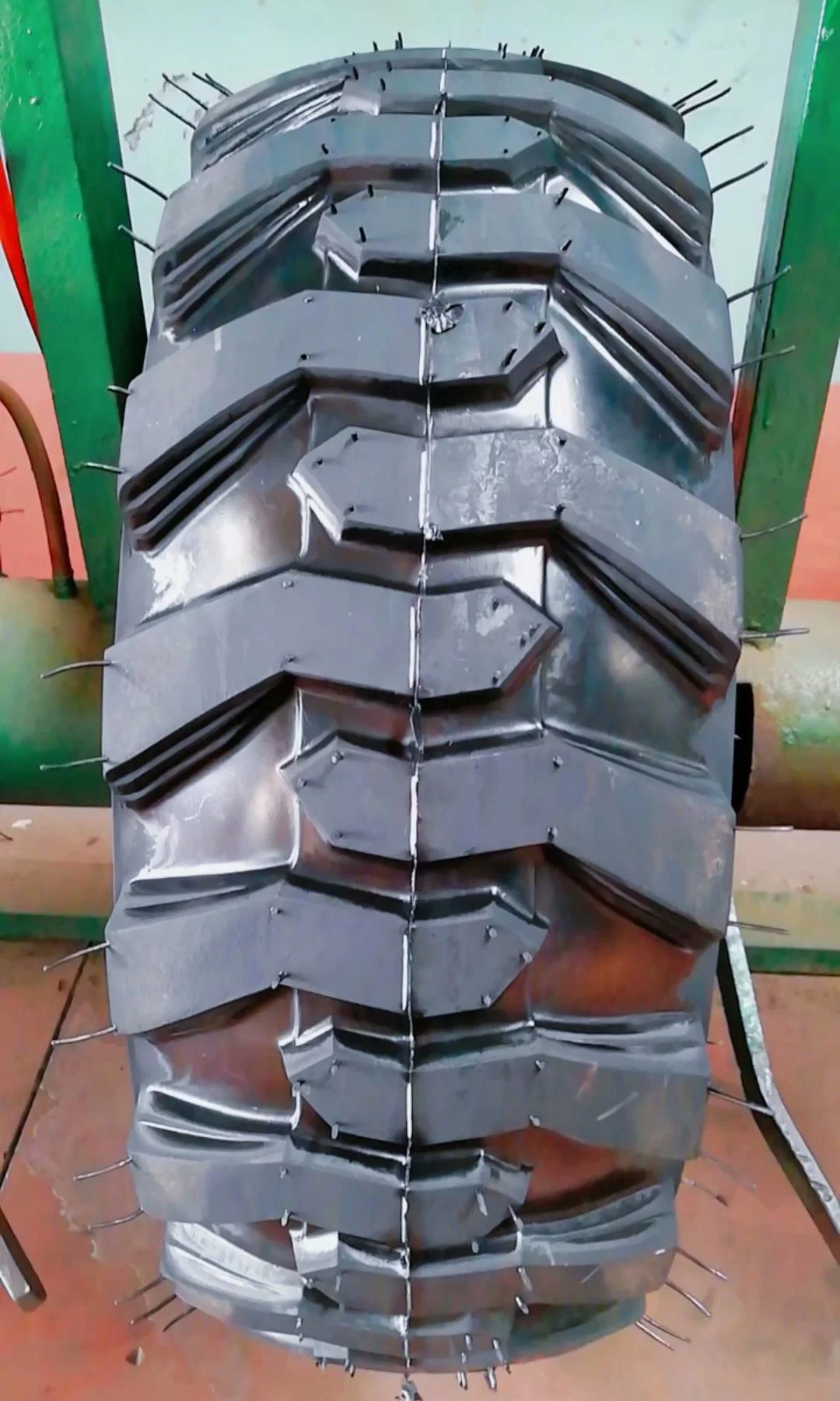 Industrial China Wholesale/Supplier Forklift Solid Tire with Superior Quality L-2 12-16.5