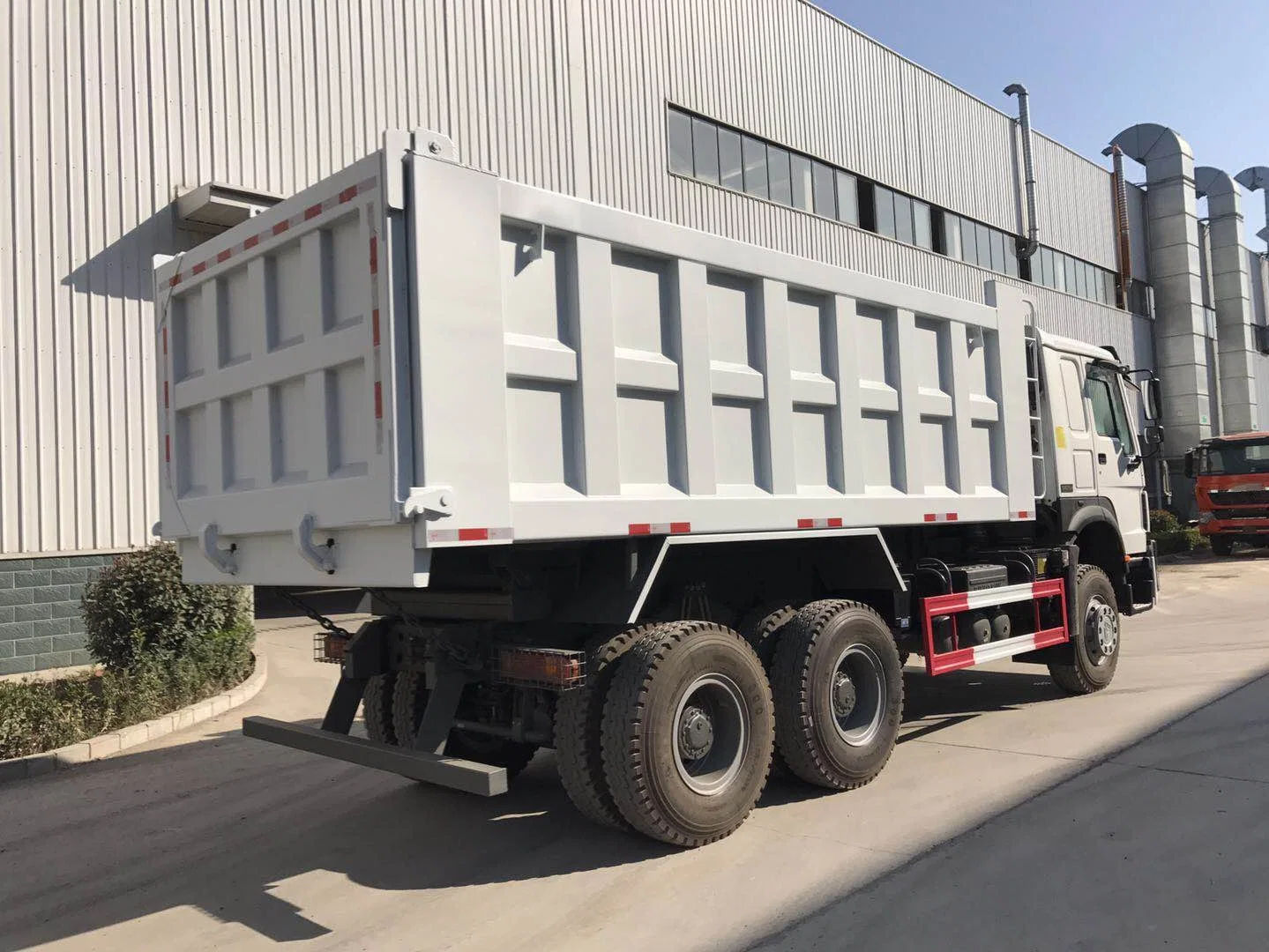 A China Popular Sinotruck marca HOWO 4X2 6X4 8X4 VEÍCULO Dumper com bom preço