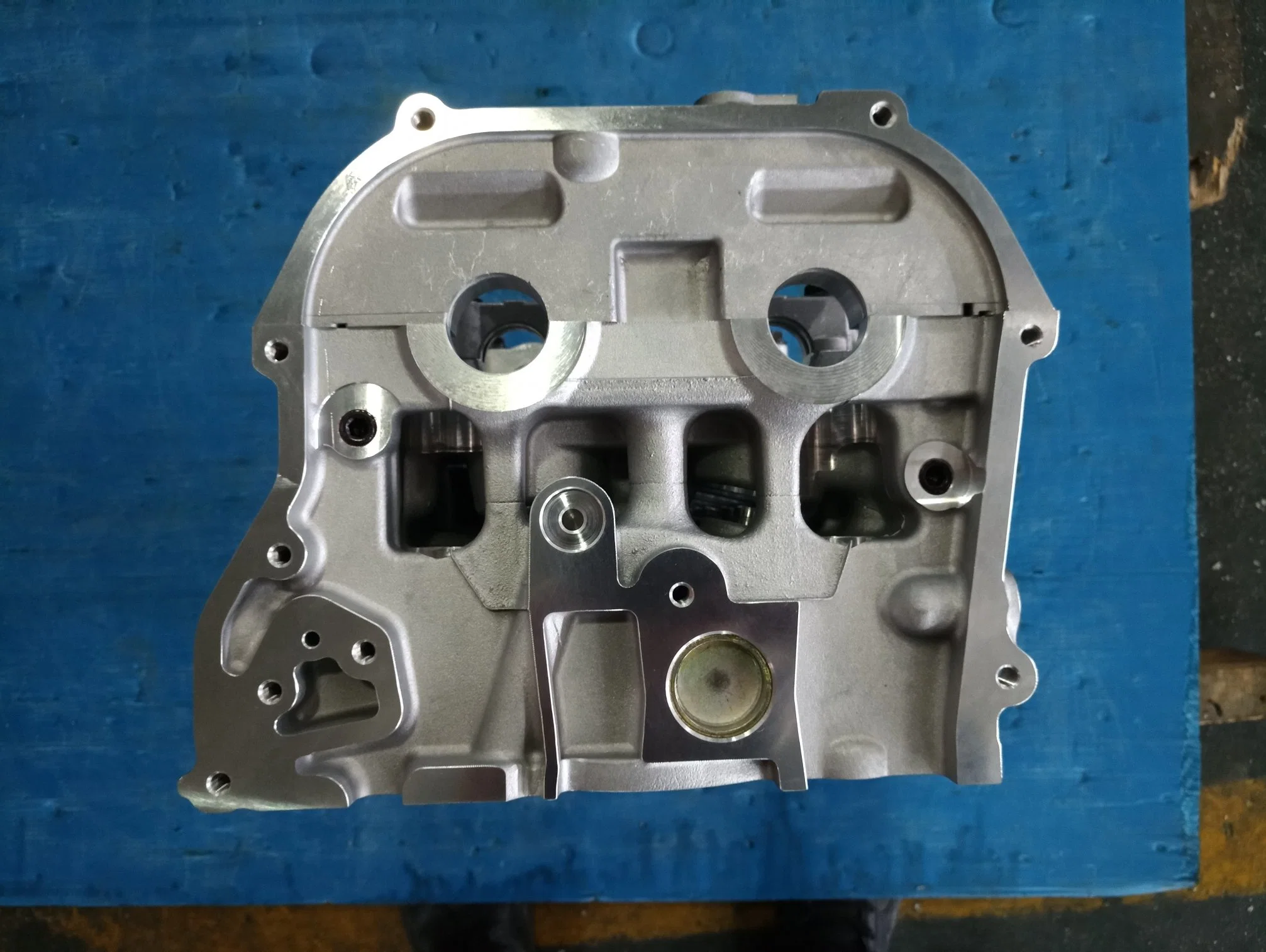 Milexuan Auto Engine Part Cast Iron Auto Accessories Qr25 Qr20 Cylinder Head 110405X00A for Nissan Cabstar Np300 Pickup (D22) 2.5dci